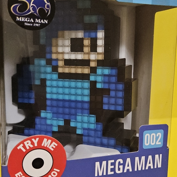 Pixel Pal Mega Man 002 Light Up Figure - Picture 2 of 3